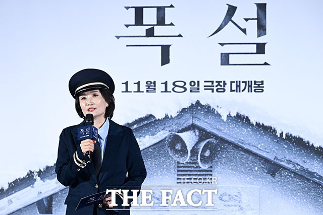 방송인 박경림이 30일 오전 서울 용산구 CGV 용산아이파크몰에서 열린 영화 ‘폭설’ 제작보고회에 참석해 故 최불암 배우 별세에 애도를 표하고 있다. /서예원 기자