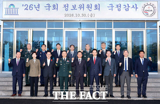 의사봉 두드리며 국방방첩본부에 대한 국정감사 주재하는 이양수 정보위원장. /국회사진기자단