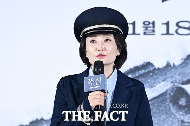 방송인 박경림이 30일 오전 서울 용산구 CGV 용산아이파크몰에서 열린 영화 ‘폭설’ 제작보고회에 참석해 故 최불암 배우 별세에 애도를 표하고 있다. /서예원 기자