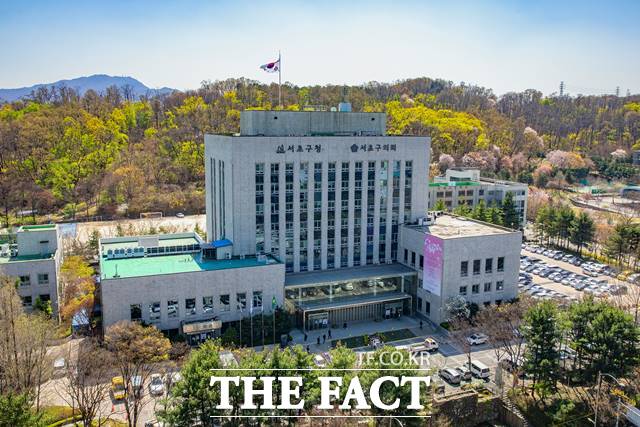 서울 서초구(구청장 전성수)는 지난 28일 서초구 반포지구대 주차장에서 노숙인을 대상으로 '찾아가는 희망의 인문학 강의'를 열었다고 밝혔다. /서초구