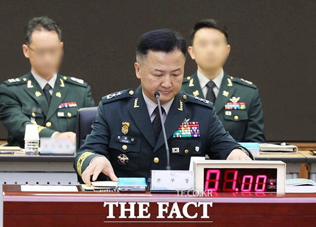 의사봉 두드리며 국방방첩본부에 대한 국정감사 주재하는 이양수 정보위원장. /국회사진기자단
