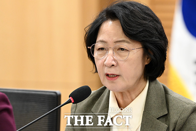 지방재정 확충을 위한 지방세제 개편 정책토론회 참석해 환영사 하는 추미애 경기도지사.