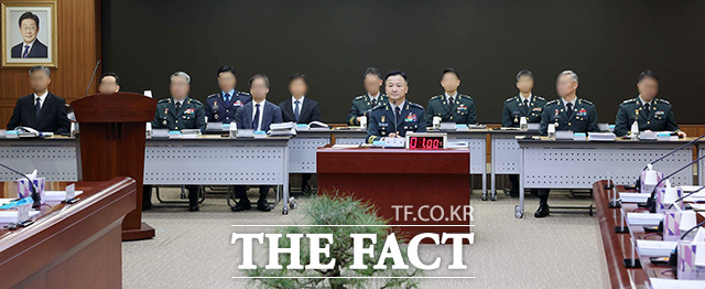 의사봉 두드리며 국방방첩본부에 대한 국정감사 주재하는 이양수 정보위원장. /국회사진기자단