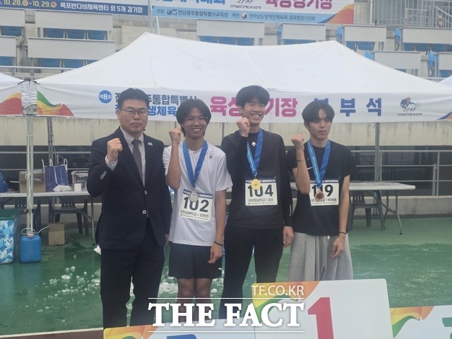 전남광주시 장애학생체육대회 육상 부문 수상 선수들. /전남광주시교육청