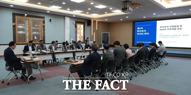 나주시가 투자유치 사업발굴 및 지역개발 상황 점검 회의를 진행하고 있다. /나주시