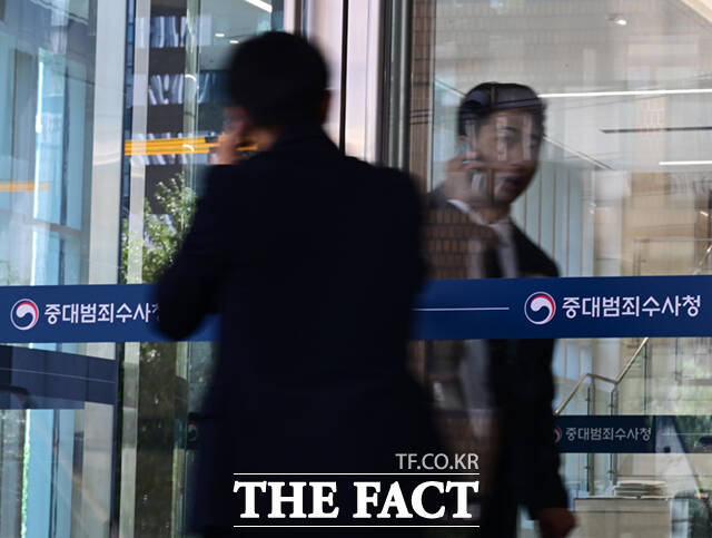 중대범죄수사청이 출범한 2일 서울 중구 르네스퀘어 건물 내 본청에 직원들이 이동하고 있다./이새롬 기자
