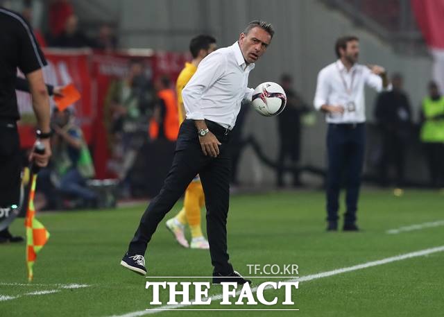 벤투 감독은 2016년 그리스 올림피아코스 사령탑을 맡은 바 있다. /피레아스(그리스)=AP. 뉴시스