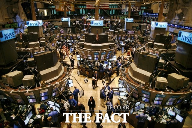 28일 코스피가 글로벌 경기 침체 우려에 미국 증시가 하락하면서 2120선까지 후퇴했다. /AP.뉴시스