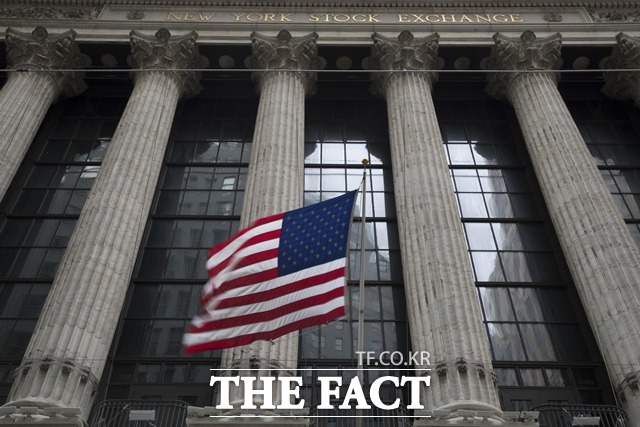 29일 코스피는 미국 경제지표 호조에 힘입어 2210선 강보합을 장을 마감했다. /AP.뉴시스