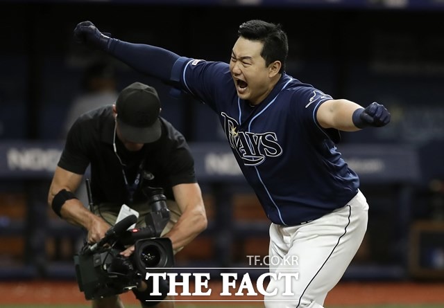 험난한 마이너리그 생활을 거쳐 2019년 탬파베이 레이스 시절 전성기를 맞았던 최지만은 부상으로 부침을 겪은 후 최군 국내 복귀를 희망하고 있지만 KBO 규약에 걸려 어려움을 겪고 있다./AP.뉴시스