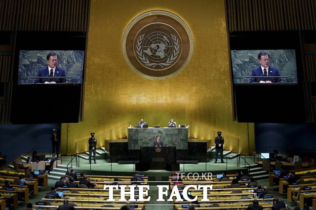 유엔(UN)이 2015년 체결된 핵 협정을 이란이 어겼다며 10년만에 제재를 복원했다. 이란과 유엔 안전보장이사회(안보리) 상임이사국인 러시아가 제재 복원 무효를 요구했다. 사진은 2021년 9월 21일(현지시간) 미국 뉴욕 유엔 총회장. /뉴시스