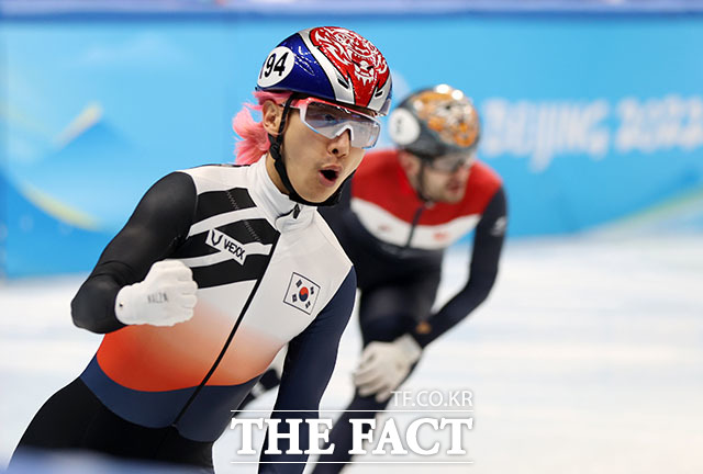쇼트트랙 남자 5000m 계주 준결승, 1위로 통과한 곽윤기!
