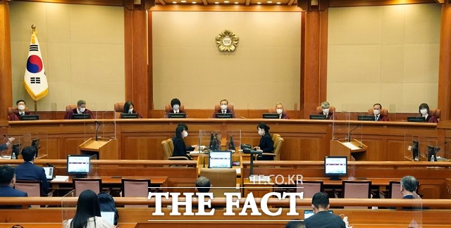 인권단체들이 10일 세계 사형 폐지의 날을 맞아 일제히 사형제 폐지를 촉구했다. 시민들 사이에서는 찬반 양론이 여전하면서 사형제 존폐 논란은 여전히 이어지고 있다. /뉴시스