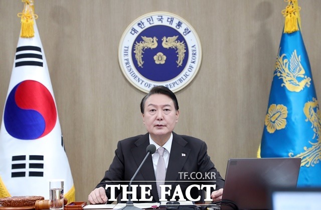 윤석열 대통령이 3일 오전 서울 용산 대통령실 청사에서 국무회의를 주재하고 있다. /뉴시스