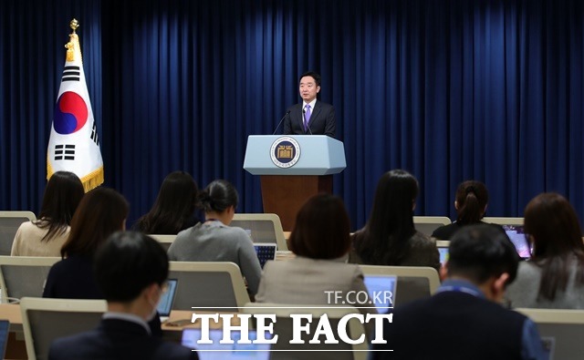 이도운 대통령실 대변인이 28일 오후 서울 용산 대통령실 청사 브리핑룸에서 현안 관련 브리핑을 하고 있다. /뉴시스