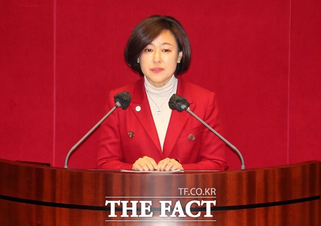 황보승희 국민의힘 의원이 19일 탈당과 내년 총선 불출마를 선언했다. 지난 4월 11일 국회 본회의에서 황보 의원이 국회의원 선거제도 개선에 관한 결의안 심사를 위한 전원위원회에서 발언하는 모습. /뉴시스