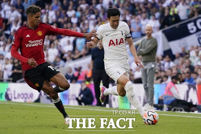 5월 22일(목) 오전 4시에 스페인 빌바오의 산마메스 스타디움에서 열리는 2024-2025시즌 유럽축구연맹(UEFA) 유로파리그(UEL) 결승전, 토트넘 홋스퍼와 맨체스터 유나이티드의 맞대결을 대상으로 한 프로토 승부식 61회차 발매가 마감을 앞두고 있다. 사진은 토트넘과 맨유의 EPL 경기 장면./런던=AP.뉴시스