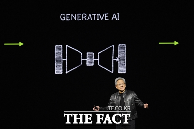 15년 만에 한국을 찾는 젠슨 황 엔비디아 최고경영자(CEO)가 30일 서울 삼성역 인근 치킨집에서 이재용 삼성전자 회장, 정의선 현대차그룹 회장과 만날 예정이다. /AP.뉴시스