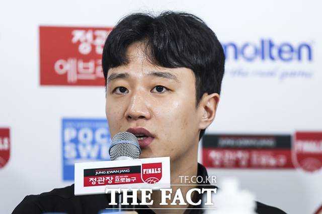 서울중앙지법 형사4단독은 12일 정통망법 명예훼손 혐의로 기소된 허웅의 속행공판을 열고 허 씨의 전 연인 전 씨에 대한 증인신문을 진행했다./뉴시스