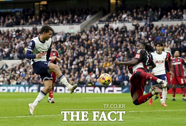 오는 12월 14일(토)부터 16일(월)까지 열리는 잉글랜드 프리미어리그(EPL) 7경기 및 스페인 프리메라리가(라리가) 7경기 등 총 14경기를 대상으로 하는 축구토토 승무패 84회차 게임이 발매된다. 사진은 대상 경기에 포함된 토트넘의 경기 장면./런던=AP.뉴시스