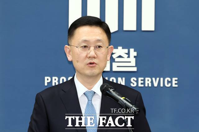 박세현 비상계엄 특별수사본부장이 지난달 8일 오후 서울 서초구 서울고등검찰청 기자실에서 수사 관련 브리핑을 하고 있다. /뉴시스