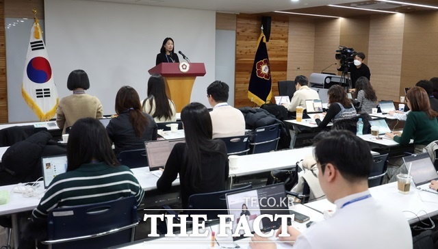 헌법재판소는 7일 윤석열 대통령 탄핵심판을 놓고 여야를 떠나 국민만 바라보고 가겠다고 밝혔다./뉴시스