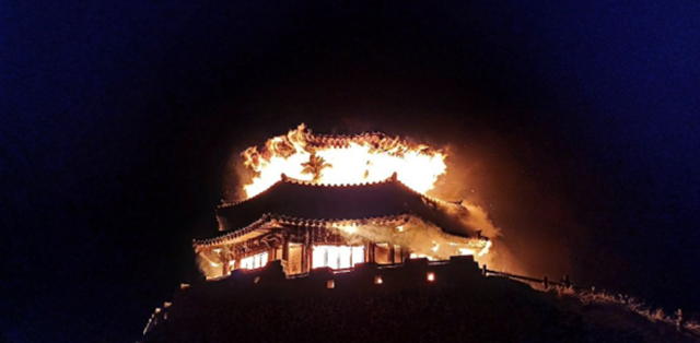 2일 0시23분께 전북 무주군 덕유산 관광휴게시설인 상제루 쉼터에서 난 불이 1시간50여분 만에 진화됐다./전북특별자치도 소방본부