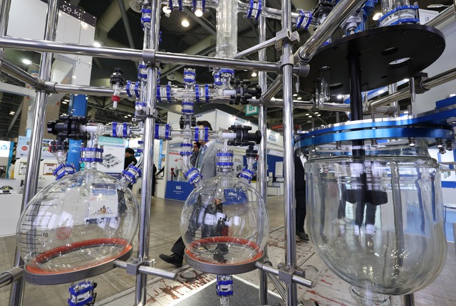 미국과 이스라엘의 이란 공습으로 국제유가가 오르는 등 중동 정세가 악화 중인 가운데 국내 제약바이오업계에도 영향을 미칠 수 있다는 우려가 나온다. 사진은 기사와 관련 없음. / 뉴시스