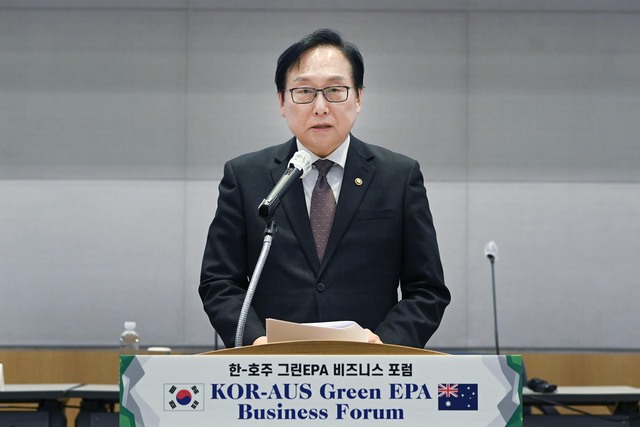 정인교 산업통상자원부 통상교섭본부장이 26일 서울 영등포구 FKI타워 컨퍼런스센터에서 열린 ‘한·호주 그린 EPA 비즈니스 포럼’에 참석해 인사말을 하고 있다. / 산업부
