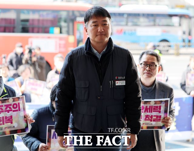 경찰이 불법 집회를 주도한 혐의로 양경수 전국민주노동조합총연맹(민주노총) 위원장 등을 송치했다. 사진은 양 위원장. /뉴시스