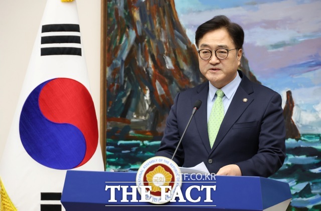 우원식 국회의장이 12일 오후 서울 여의도 국회에서 마은혁 헌법재판관 후보자 즉시 임명 촉구 긴급 기자회견을 하고 있다./뉴시스