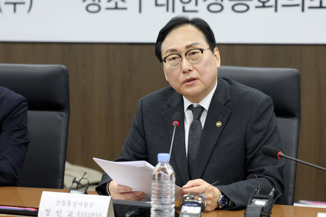 정인교 산업통상자원부 통상교섭본부장은 16일 대한상공회소의에서 ‘2025년 재차 통상정책 자문위원회’를 열고 “조선·에너지 등 양국 관심 분야를 필두로 경제협력을 더욱 공고히 나가겠다”고 밝혔다. / 산업부