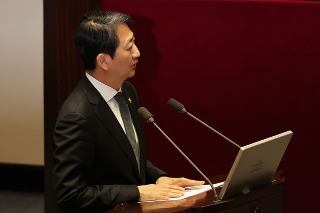 안덕근 산업통상자원부 장관은 18일 서울 포시즌스호텔에서 바이무라트 아나맘메도프 투르크메니스탄 건설·산업 부총리와 ‘한·투르크메니스탄 고위급 회담’을 갖고 양국 플랜트 협력을 논의했다. 사진은 지난 15일 안덕근 산업통상자원부 장관이 15일 국회에서 의원질의에 답하고 있는 모습. / 뉴시스