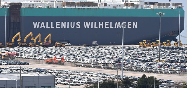 정인교 산업통상자원부 통상교섭본부장은 28일 “2019년 발효된 한-중미 자유무역협정(FTA)을 기반으로 양국 간 교역·투자가 지속 확대되고 있는 것을 높이 평가한다”고 말했다. 사진은 지난 21일 경기 평택항 자동차 전용부두에 선적을 기다리는 수출용 차량. / 뉴시스