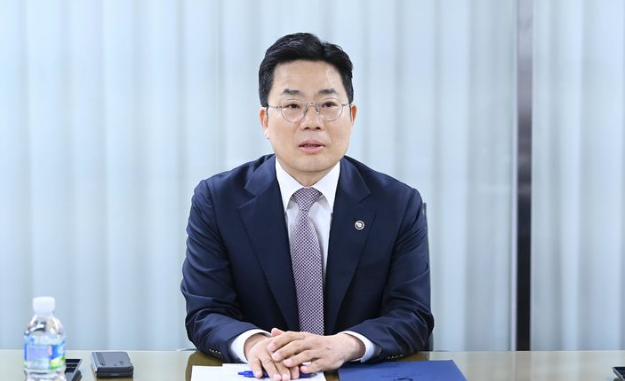 박성택 산업통상자원부 1차관은 28일 이번주 미국이 제시한 기술협의(테크니컬 디스커션) 구체와 관련해 차기 정부 출범 전까지 무언가 결정될 확률은 없다고 말했다. / 사진은 지난 7일 서울 종로구 한국생산성본부에서 미국 상호관세 대응을 위한 석유화학 업계 간담회에 참여한 박 1차관. / 뉴시스