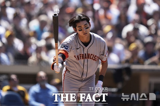 이정후가 1일(한국시간) 샌디에이고전에서 4회초 우익스 뜬공으로 아웃된 뒤 답답한 표정을 짓고 있다. /샌디에이고=AP.뉴시스