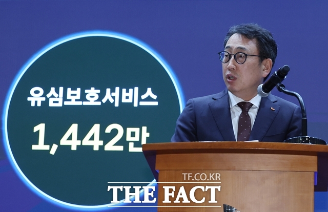 유영상 SK텔레콤 대표가 2일 오전 서울 중구 SK텔레콤 T타워에서 유심 해킹 사이버 침해 관련 언론설명회를 하고 있다. /뉴시스