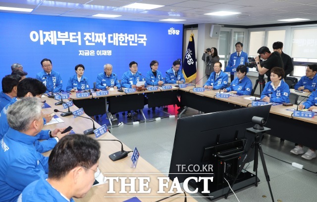 박찬대 더불어민주당 상임 총괄선대위원장이 2일 오전 서울 여의도 중앙당사에서 열린 중앙선거대책위원회의에서 발언을 하고 있다. /뉴시스
