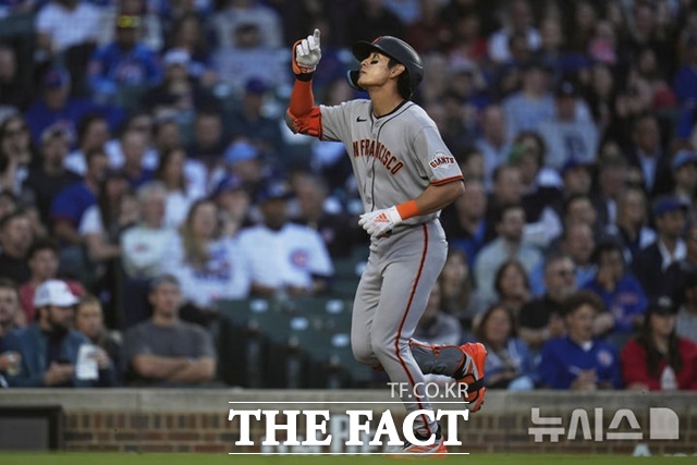 이정후가 7일(한국시간) 시카고 컵스전서 3회초 우월 2점 홈런을 날린 뒤 홈 플레이트를 밟고 있다. /시카고=AP.뉴시스