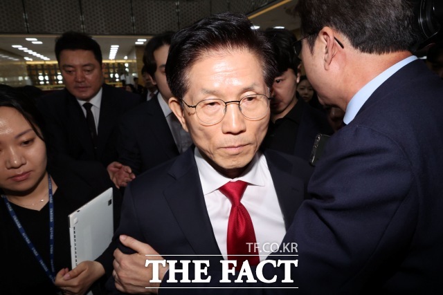 권성동 국민의힘 원내대표는 김 후보를 향해
