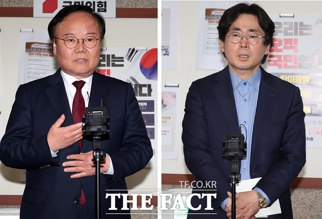 김문수 국민의힘 대선후보 측 김재원(왼쪽사진) 비서실장과 한덕수 대선 예비후보 측 윤기찬 정책대변인이 10일 오후 서울 여의도 국회에서 '김문수-한덕수 대선후보 측 단일화 협상'을 마치고 취재진의 질문에 답변을 하고 있다. /뉴시스