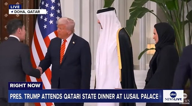 15일 재계에 따르면 정용진 신세계그룹 회장이 셰이크 타밈 빈 하마드 알사니 카타르 국왕과 트럼프 대통령 측 합의에 따른 초청으로 카타르를 방문, 만찬에 참석했다. /ABC 유튜브 캡처