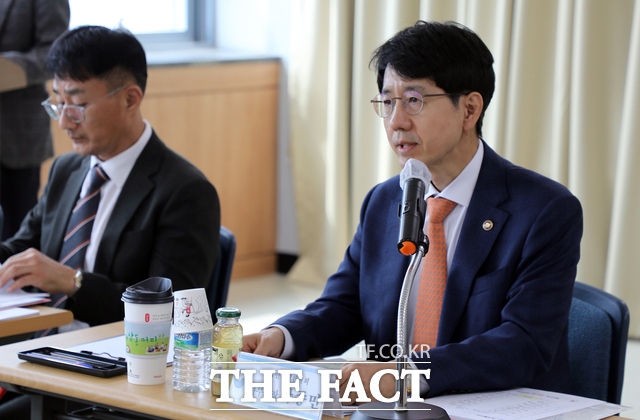 박종민 국민권익위원회(권익위) 부위원장 겸 사무처장이 15일 제22회 한센인의 날 및 국립소록도병원 개원 109주년을 맞아 전남 고흥군에 있는 국립소록도병원을 방문한다. 사진은 박종민 권익위 부위원장 겸 사무처장. /뉴시스