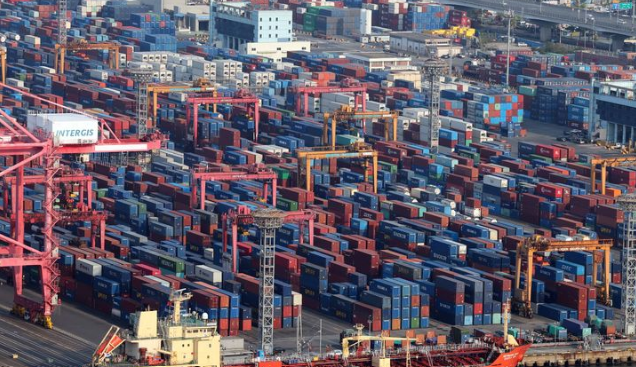 산업통상자원부는 워싱턴D.C에서 오는 22일까지 미국 무역대표부(USTR)와 함께 미 관세조치 관련 제2차 기술협의를 개최한 20일 밝혔다. 사진은 지난 1일 부산 남구 감만부두