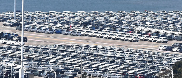 산업통상자원부는 20일 지난달 대미 자동차 수출이 전년 대비 19.6% 감소했다고 밝혔다. 사진은 지난달 29일 평택항. / 뉴시스