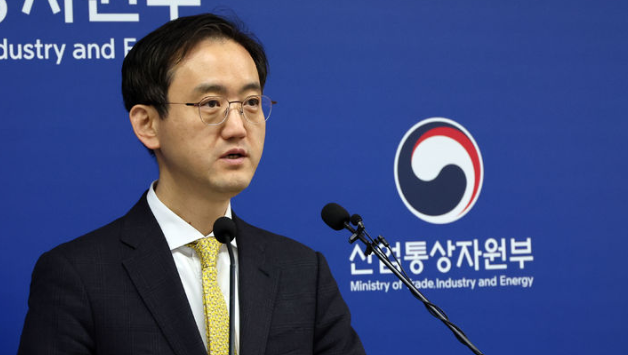 산업통상자원부는 23일 한국전자기술연구원에서 초격차 분야 선도기술 확보를 위한 ‘글로벌 외투기업·국내 공공연구기관’ 간담회를 개최했다. 사진은 유법민 산업부 투자정책관이 지난달 3일 정부세종청사에서 외국인직접투자 동향을 발표하고 있는 모습. / 뉴시스
