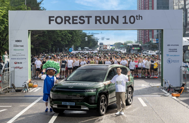 산업통상자원부는 28일 중소·중견 자동차 부품 수출기업을 대상으로 인건비, 시장 개척 등의 경영자금 대출을 5억 한도 내에서 저리로 지원한다고 밝혔다. 사진은 지난 17일 서울 영등포구 여의도 공원에서 열린 포레스트런 2025. / 뉴시스