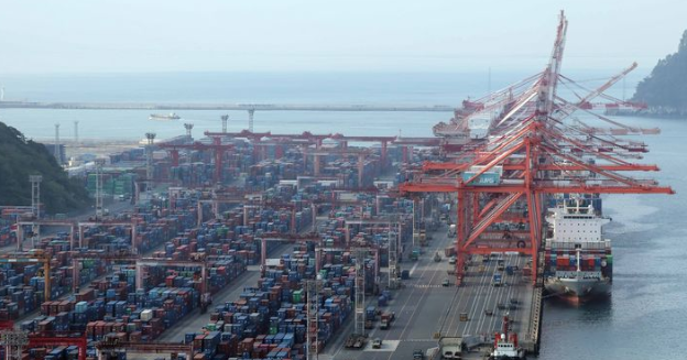 산업통상자원부는 30일 통상정책 논의의 기반을 강화하고 국제통상 분야의 주요 이슈를 분석하기 ‘통상법무정책 제9호’를 공개했다. 사진은 지난 1일 부산 남구 신선대부두. / 뉴시스