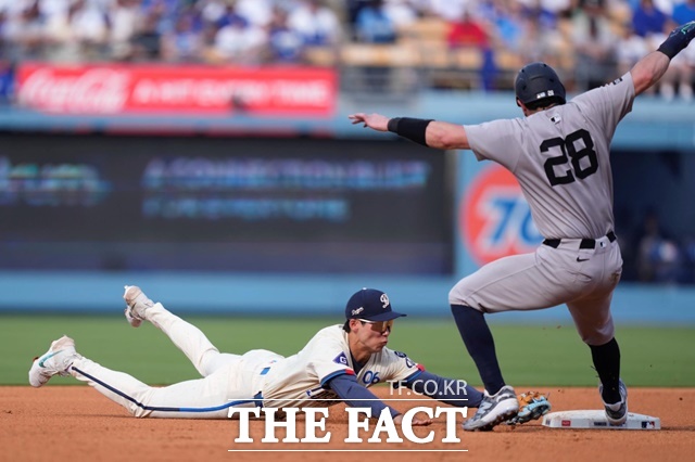 김혜성은 공격에서 뿐만 아니라 수비에서도 애런 저지를 보살시키는 등 빛나는 활약을 펼쳤다./LA=AP.뉴시스