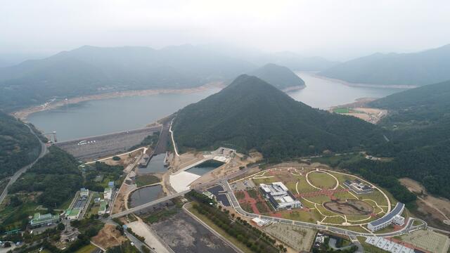 환경부는 지난 1일 경북 청도군 소재 운문댐이 가뭄 ‘주의’ 단계로 진입함에 따라 댐 용수 비축을 위한 대책을 시행한다고 2일 밝혔다. 사진은 운뭄댐. / 환경부